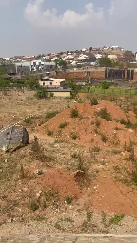 Distress Land Sale In Guzape - Call 08060306885