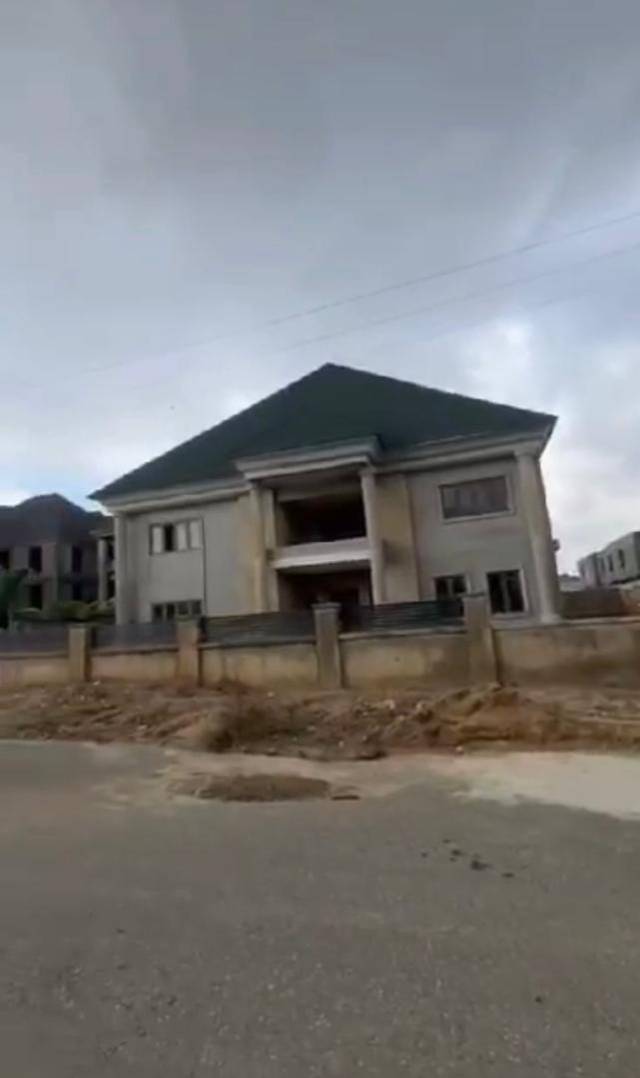 90PERCENT Completed 7 Bdr Mansion At Jahi Gilmor Abuja - Call 08060306885