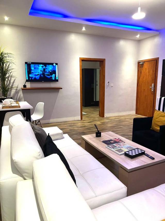 Luxury 1 Bedroom Apartment In Lekki For Shortlet - Call 08136886262