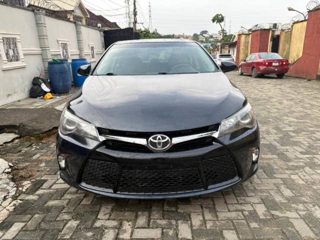 2017 Camry SE For Sale In Lagos - Call 08135077416