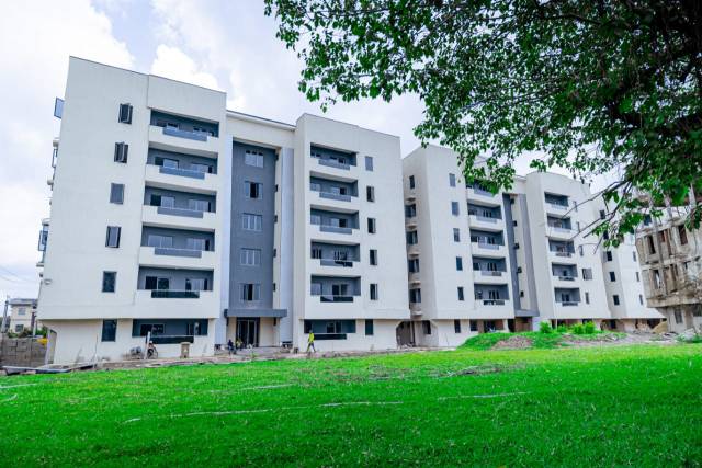 Selling 1 To 3 Bedroom Apartment At Surulere - Call 09037628062