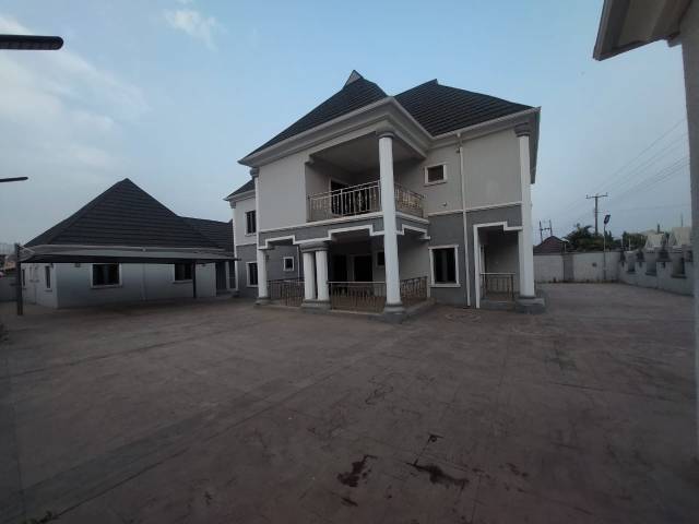 4BDR Duplex With And 3 Units Self Contain - Call 09024373598