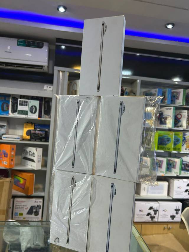 IPhone 17 Air 256GB - Call 07062454854