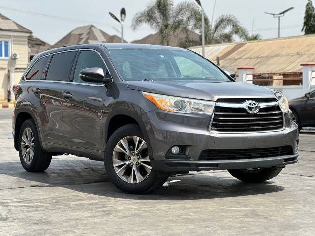 Affordable 2015 Toyota Highlander LE - Call 08082983064