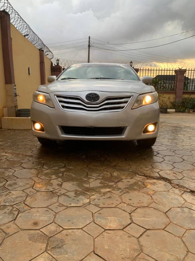 2010 Camry XLE USED NEATLY
