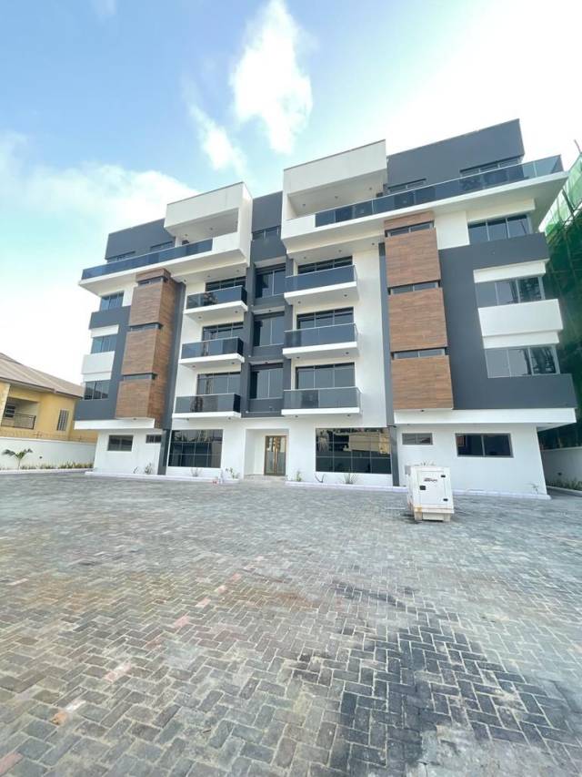 3 BED SPACIOUS FLAT FOR SALE AT LEKKI PHASE 1 - CALL 09121189076