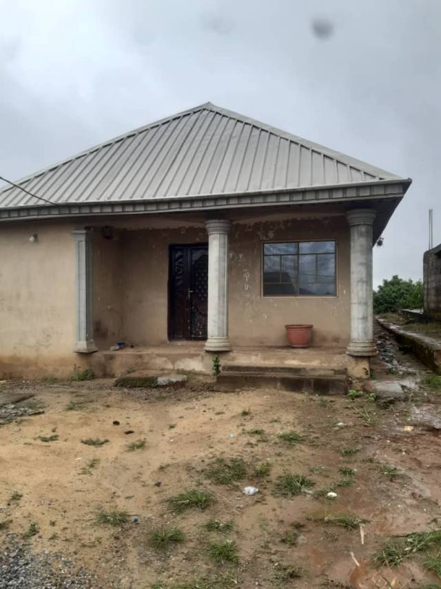 3 Bdr Bungalow And A Shop On Half A Plot - Call 08133868802