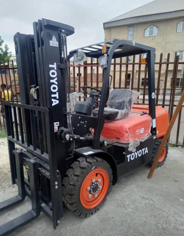 FORKLIFT FOR SALE