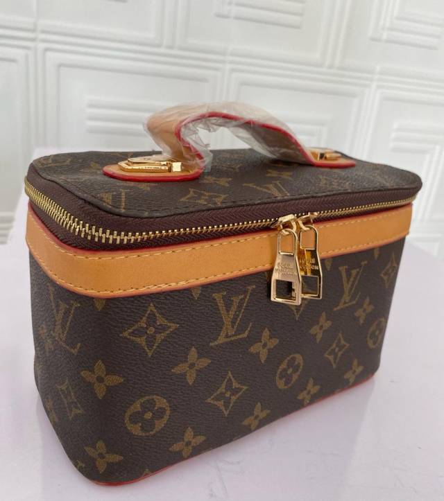 We Sell Beautiful And Quality Ladies Bags (Call 09071717143)