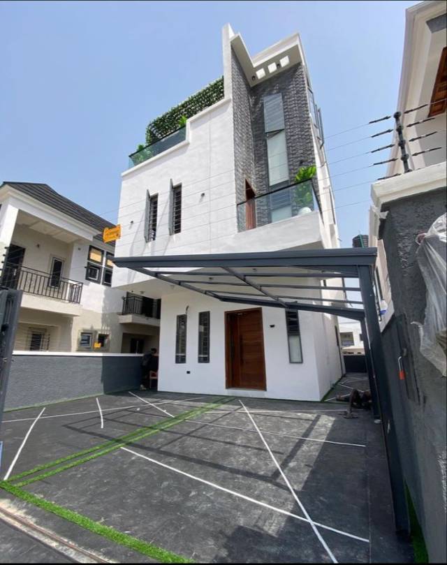 4 Bed Duplex With Smart Home Feature At Ikota- (Call 08025662892