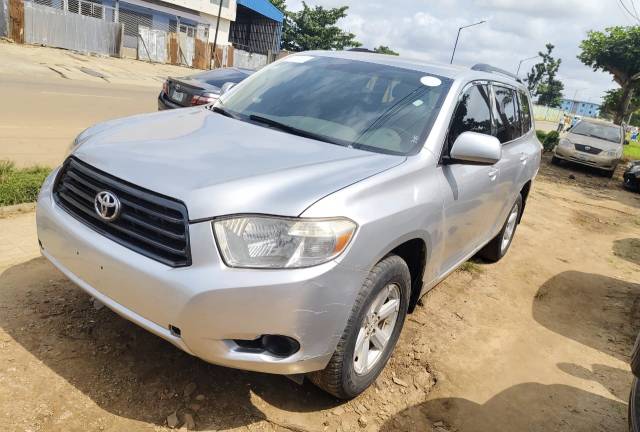 Toyota Highlander 2009 10M Negotiable