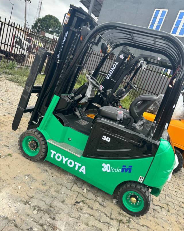 Forklift Electric Powered