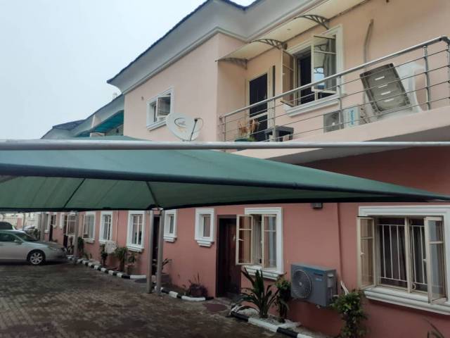 4 Bedroom Terrace Duplex Lekki FOR SHORTLET AND LONGLET - Call 08104221274