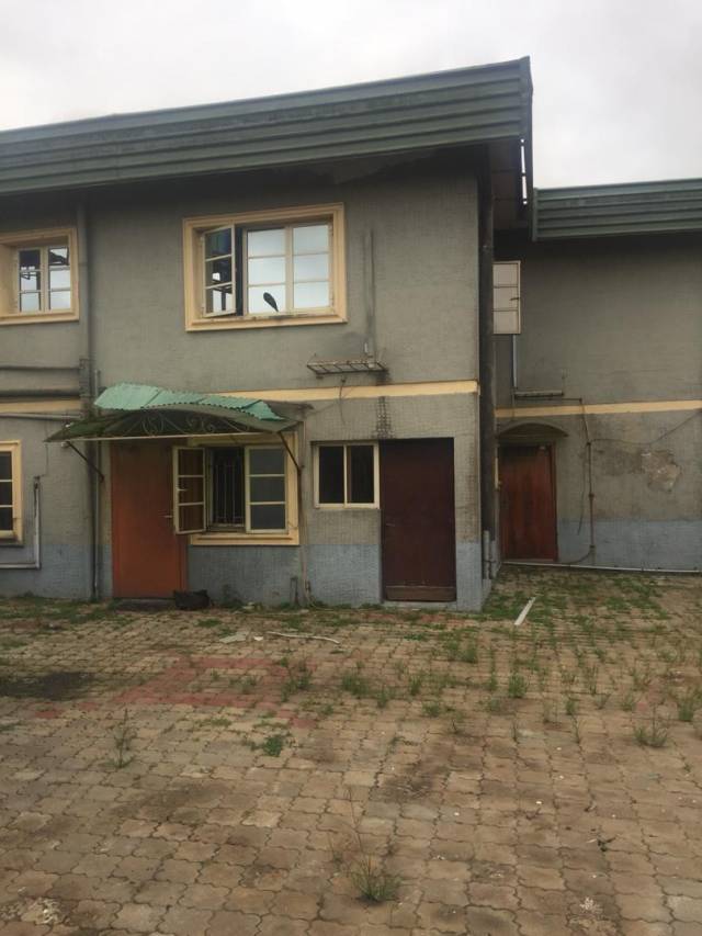 4 Bedroom Semi Detached House With 2 Room - CALL 07083496667