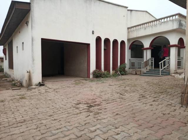 7 Rooms Bungalow With 2 Sitting Rooms At IBADAN - CALL 08056277945